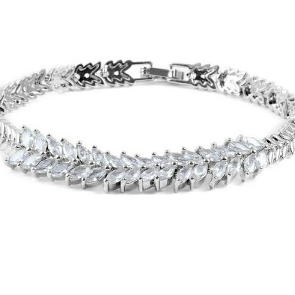 💟❤️NEW! Simulated White CZ Diamond Bracelet - Picture 10 of 12